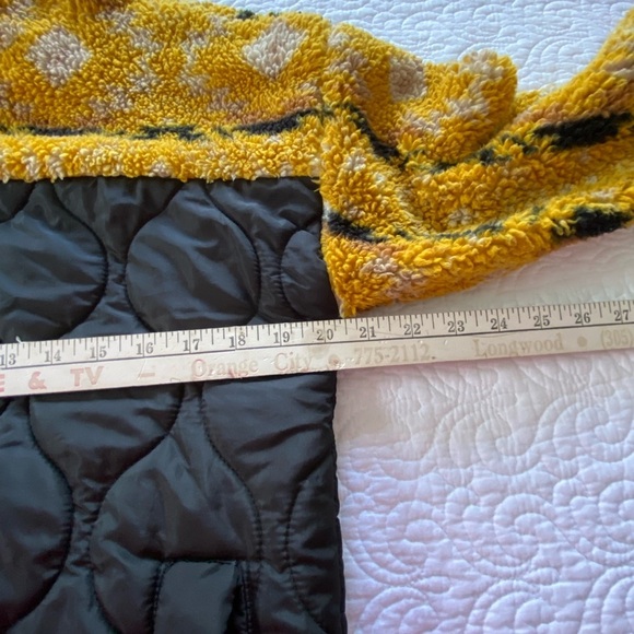 Thread & Supply Aztec Print Yellow and Black Fleece and Quilted Jacket Size S - Picture 6 of 15